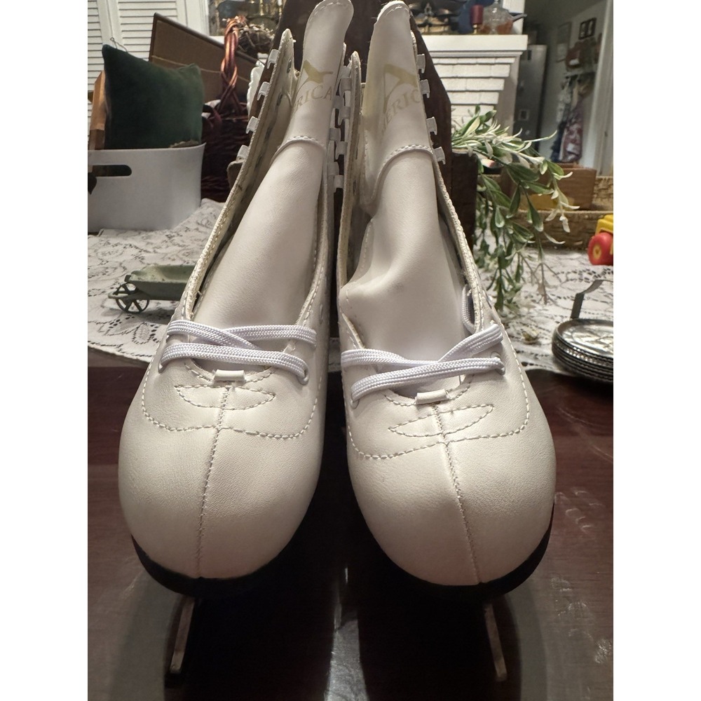 Women's American Athletic Shoe Tricot Lined Figure Ice Skates Size 6 White